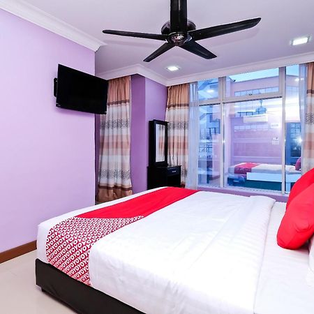 Oyo 714 Arina Hotel Банги Экстерьер фото