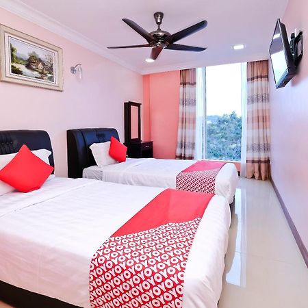Oyo 714 Arina Hotel Банги Экстерьер фото