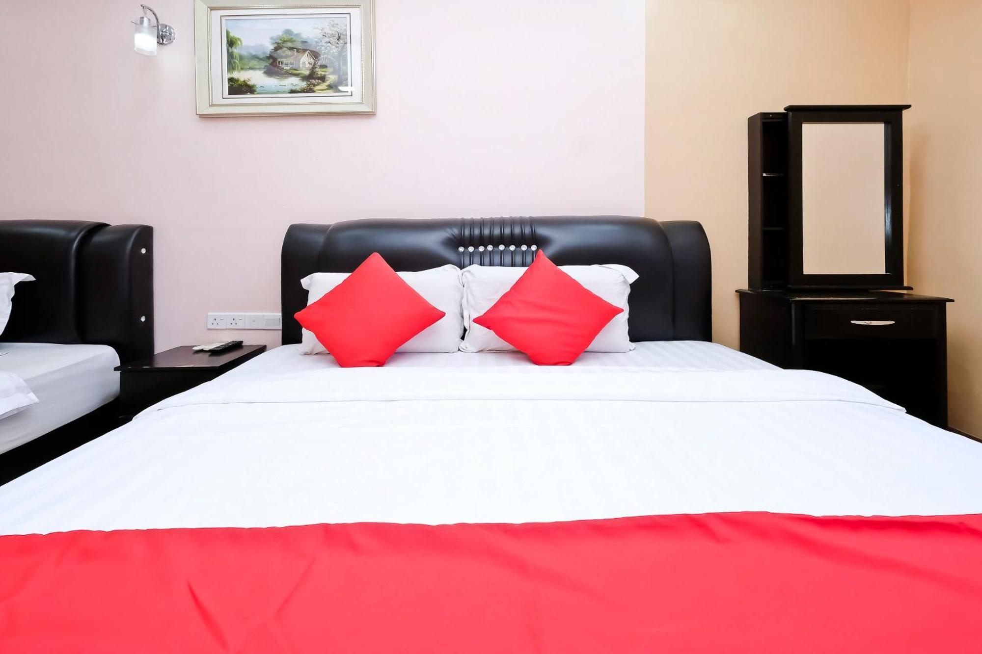 Oyo 714 Arina Hotel Банги Экстерьер фото