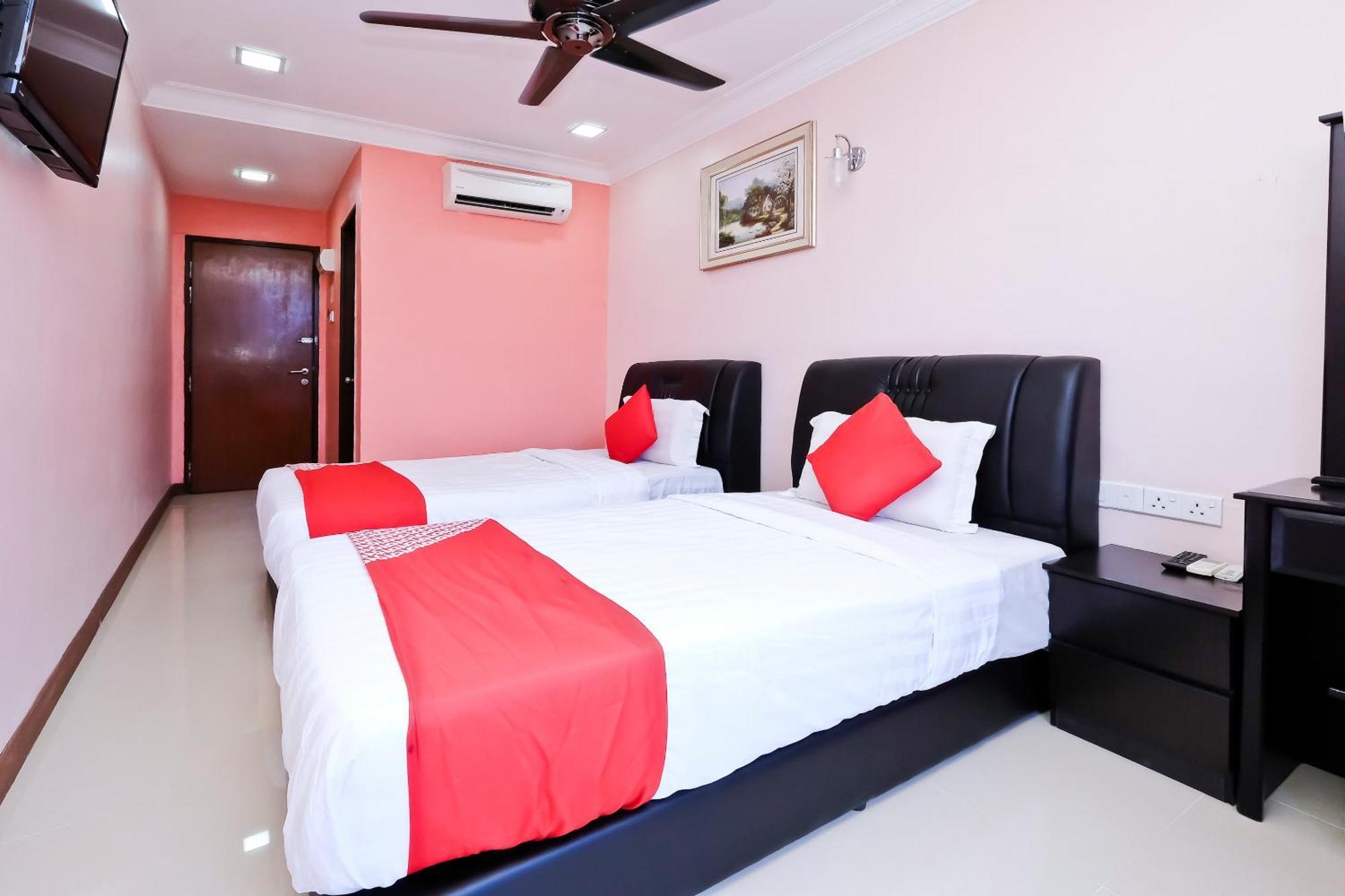 Oyo 714 Arina Hotel Банги Экстерьер фото