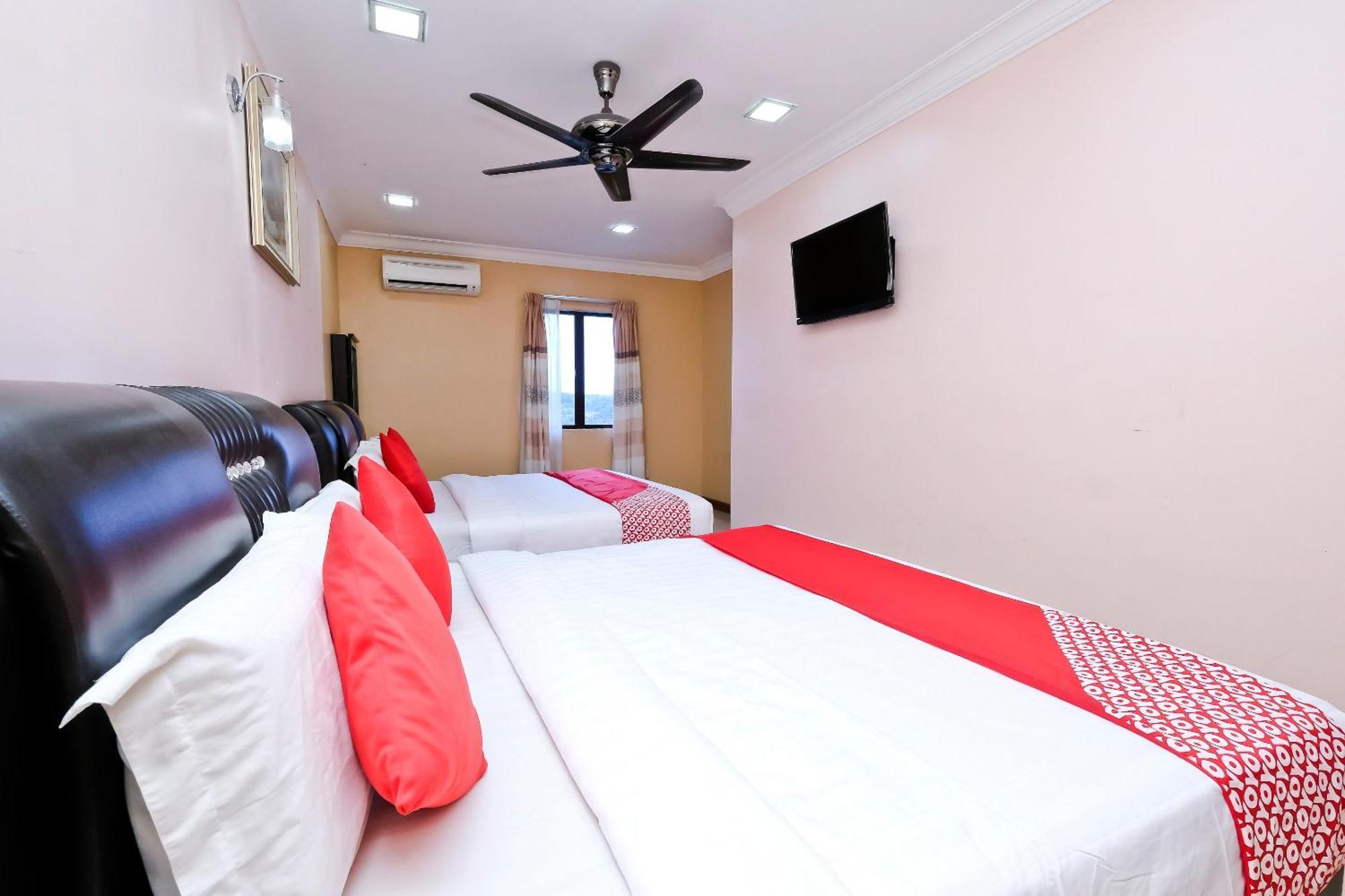 Oyo 714 Arina Hotel Банги Экстерьер фото