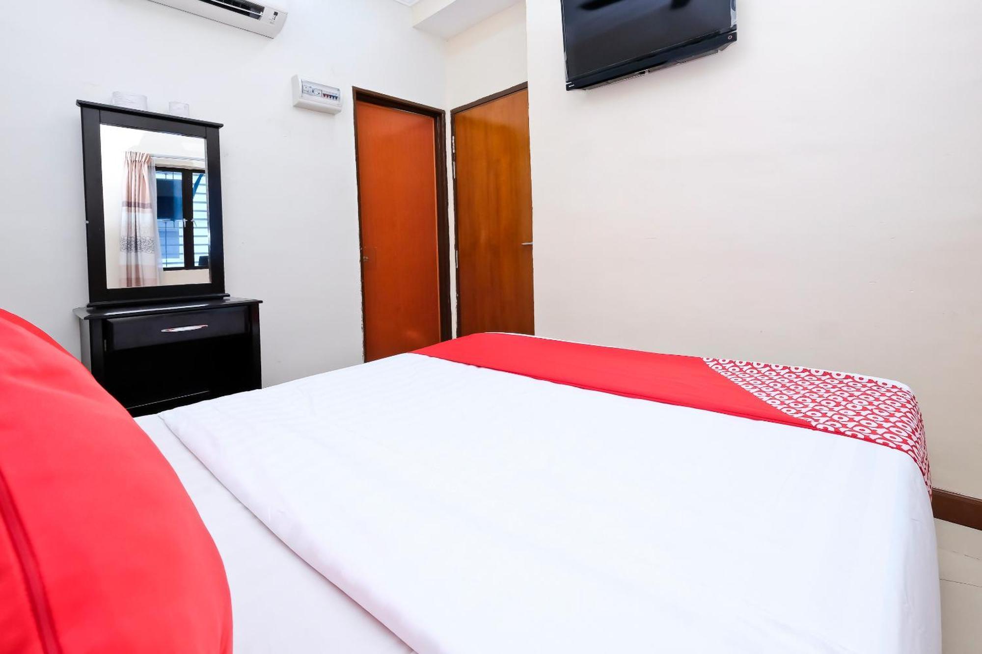 Oyo 714 Arina Hotel Банги Экстерьер фото