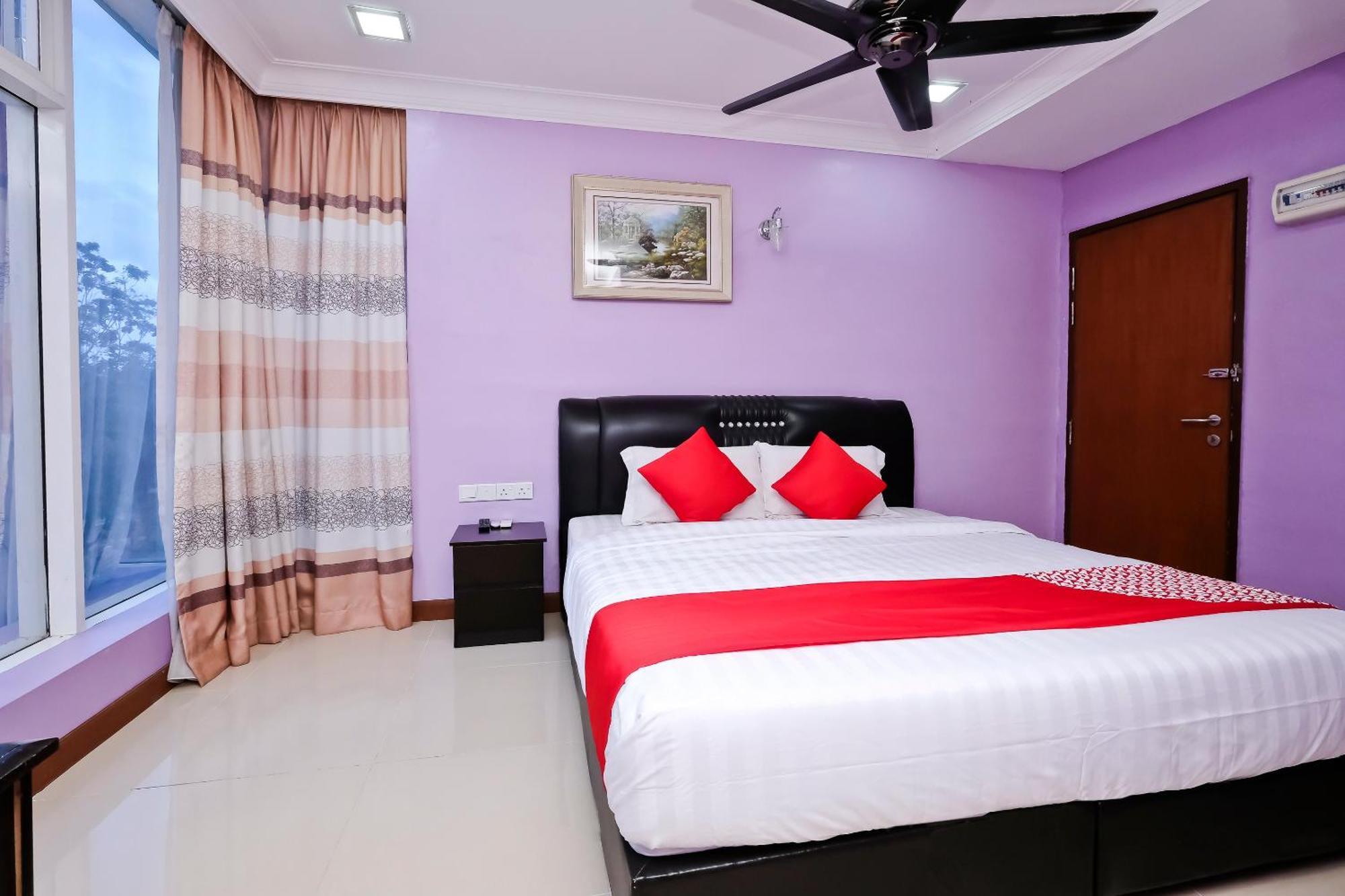 Oyo 714 Arina Hotel Банги Экстерьер фото